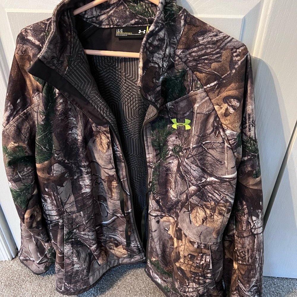 Under armour camo hunting jacket size Large. Worn hunting once